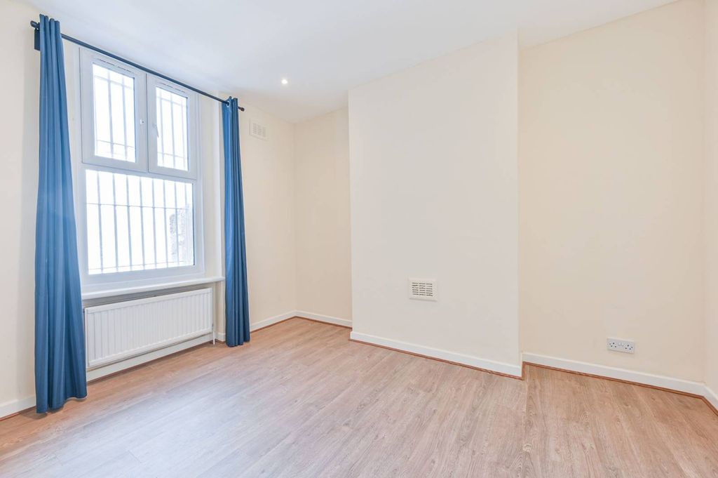 Property photo 2 of 6