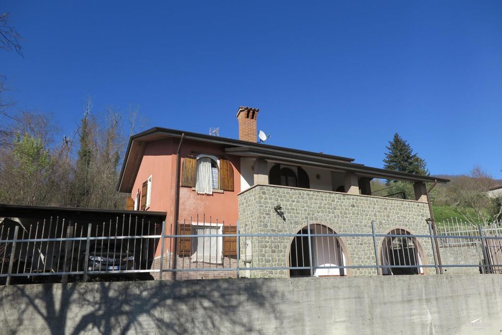 Property photo 1 of 32