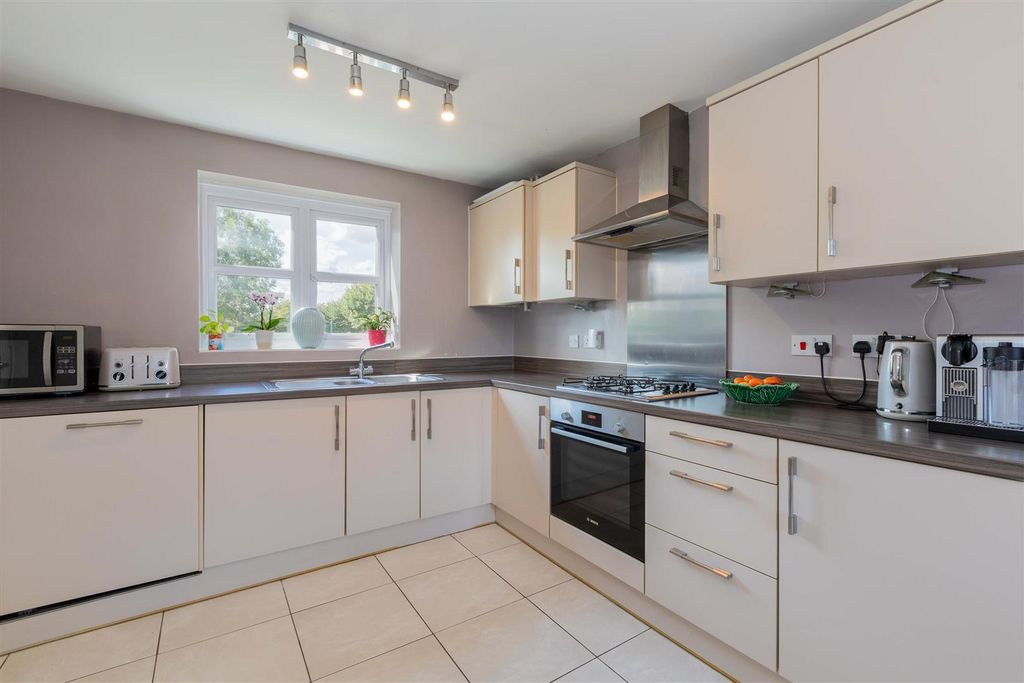 Property photo 2 of 21 79 Bantry Road-14.Jpg