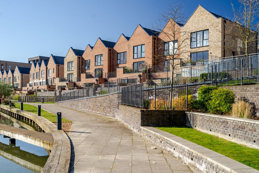 Property photo 1 of 21