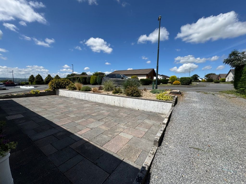 Property photo 2 of 39