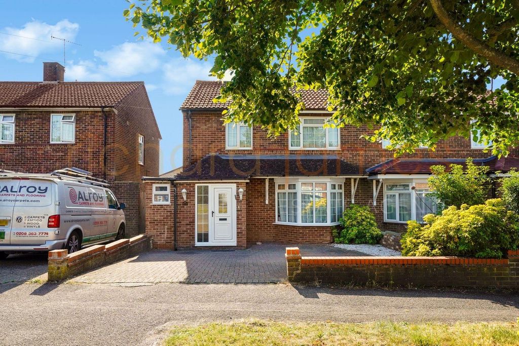 Property photo 1 of 19 42 Thornbury Gardens - Jiuoscp0Yamtpjco8Yzp.Jpg