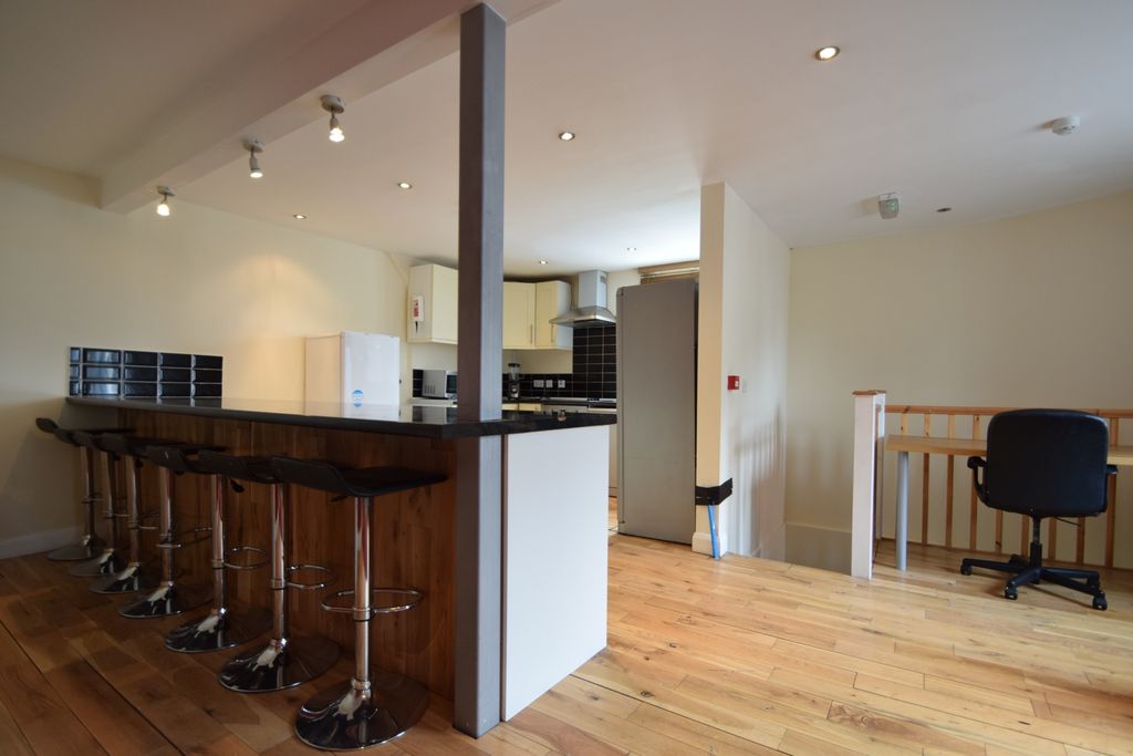 Property photo 3 of 17 Photo 4