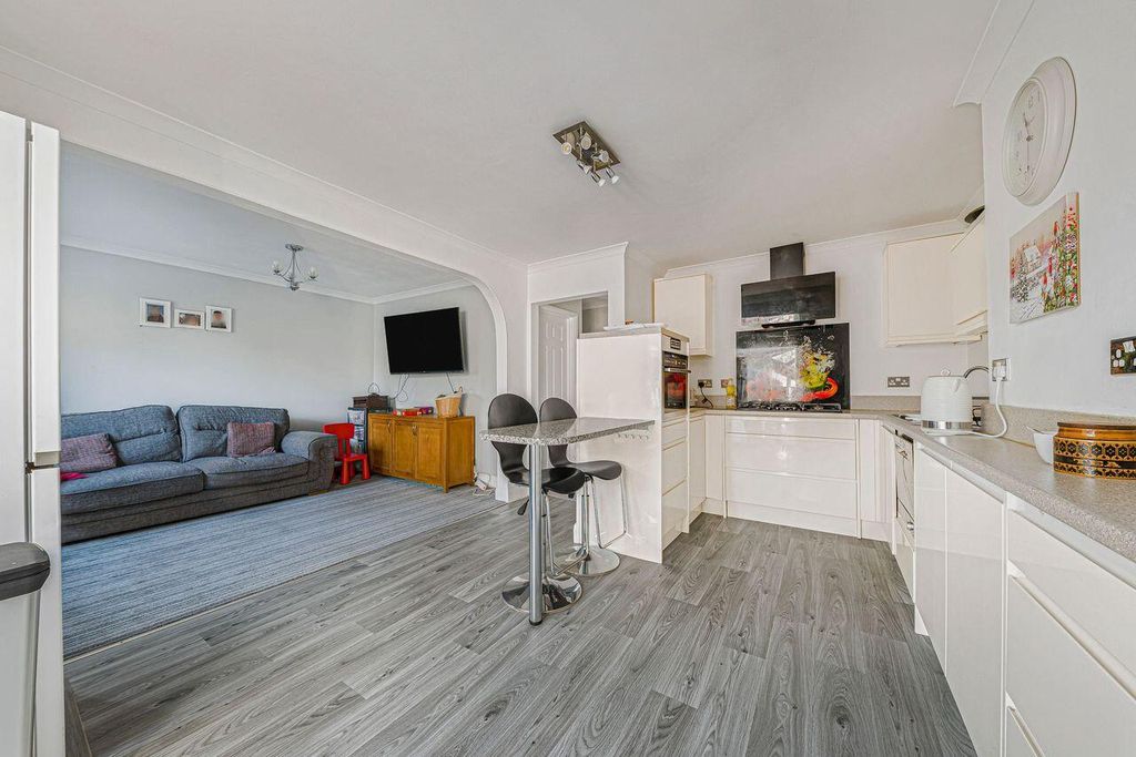 Property photo 2 of 20 Kitchen