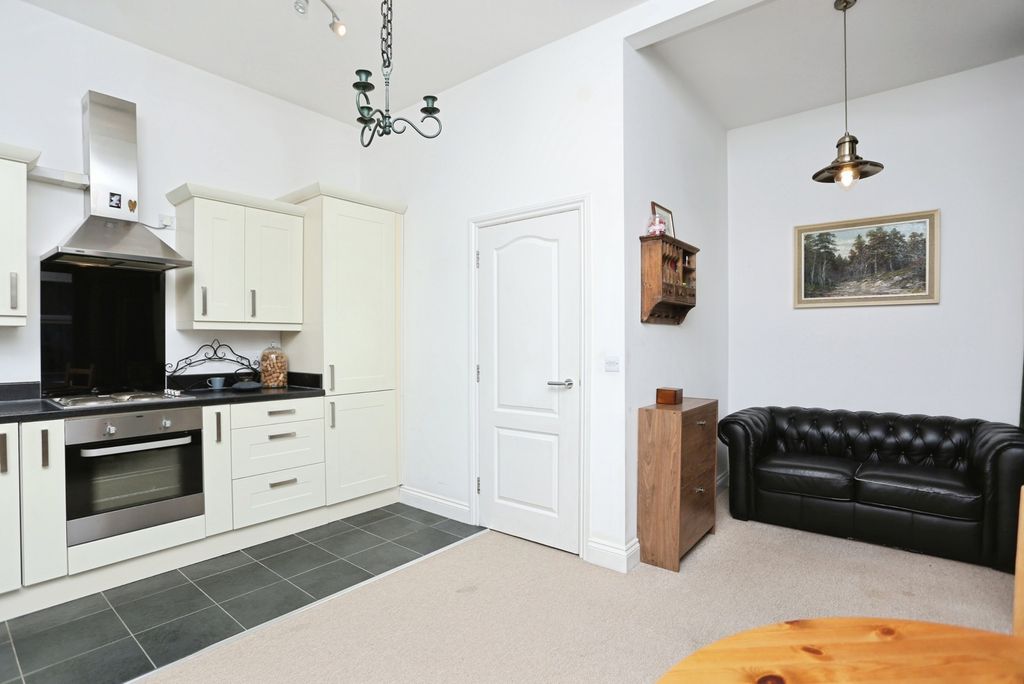 Property photo 3 of 10 Photo