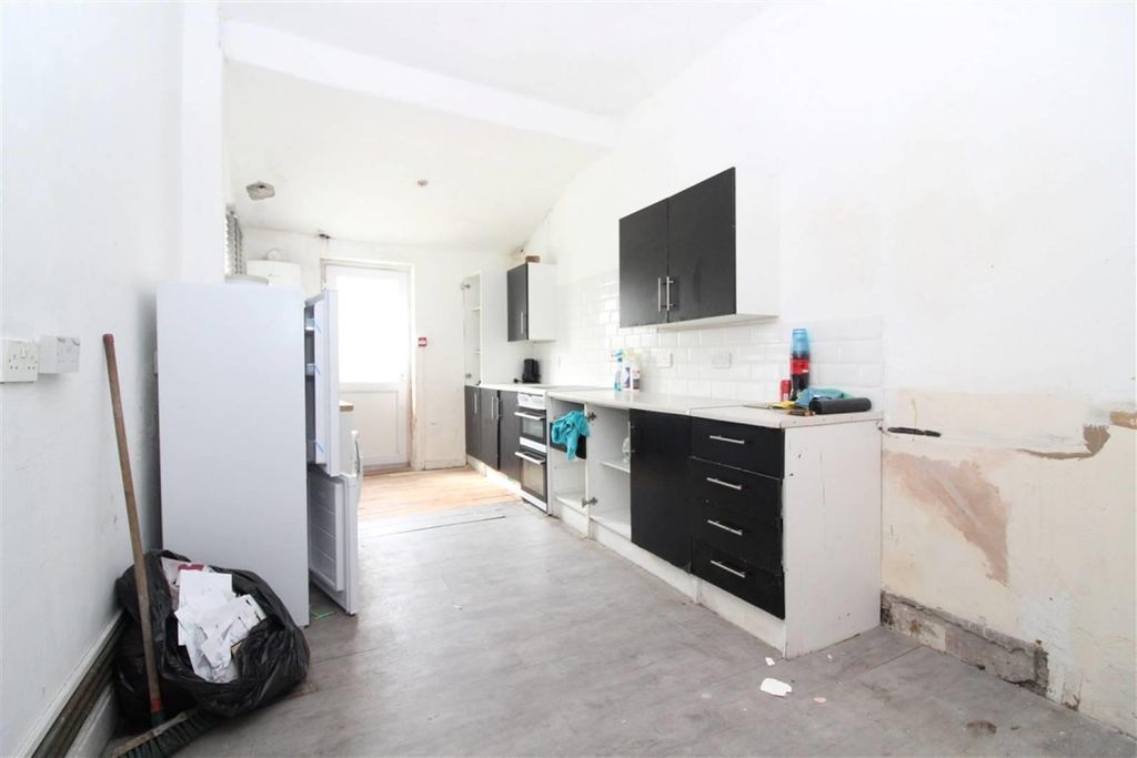 Property photo 2 of 16 1Bfcbfed-31F6-4B81-A1E4-9A5B0672Ac26.Jpg