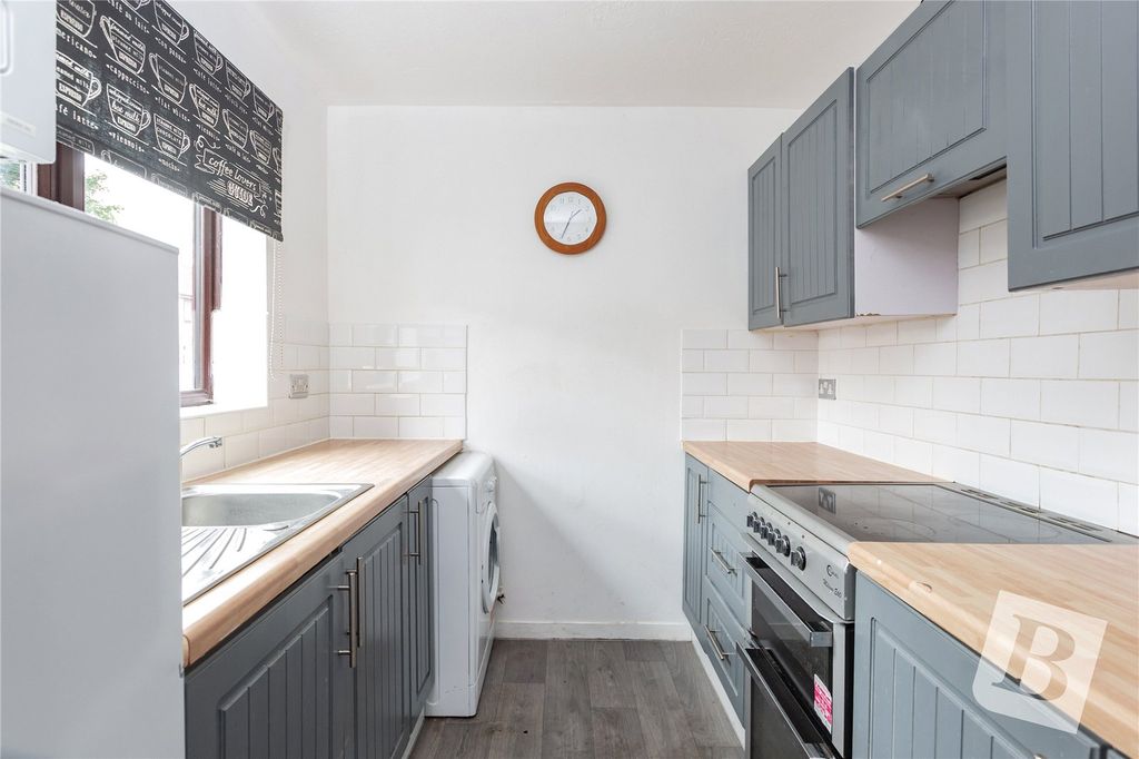 Property photo 1 of 17 Kitchen