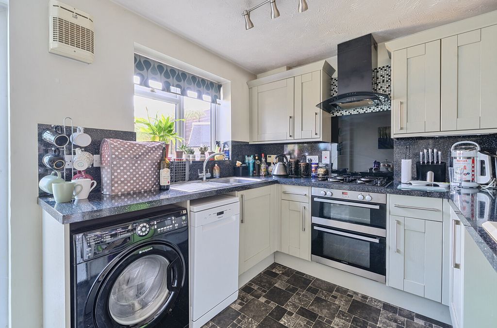 Property photo 3 of 16 1294508-25-6825c8...