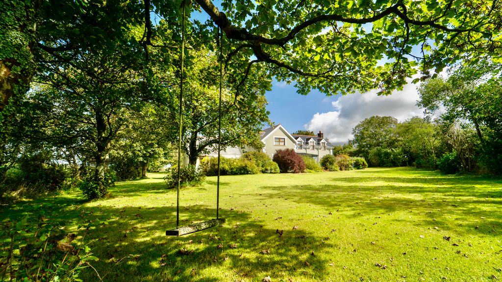 Property photo 1 of 31 Gardens