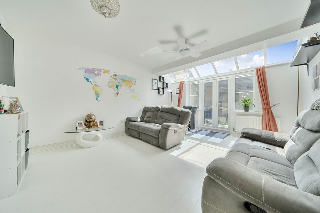 Property photo 2 of 19 1457237-15-69Fb32693Ffba