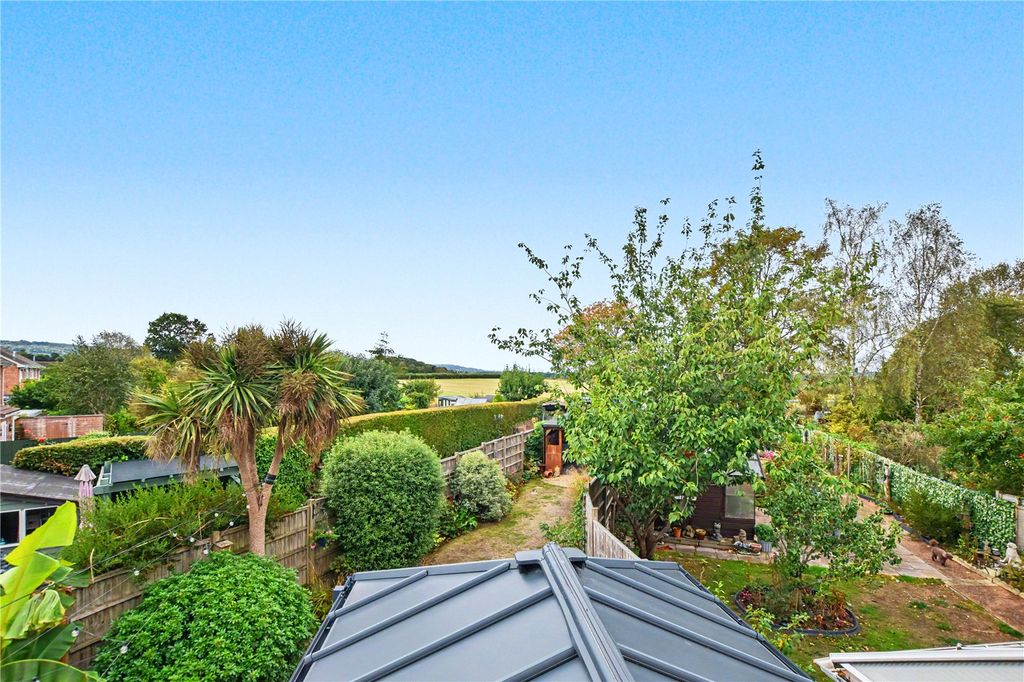 Property photo 2 of 32 Picture No. 24
