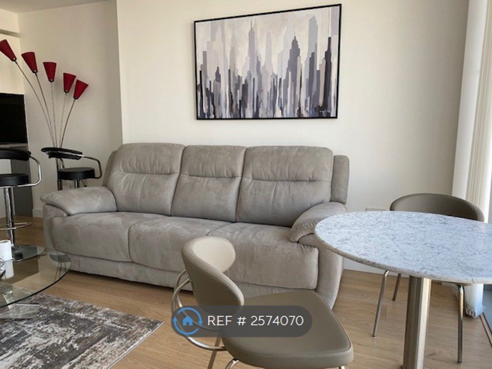 Property photo 3 of 16 Living Room