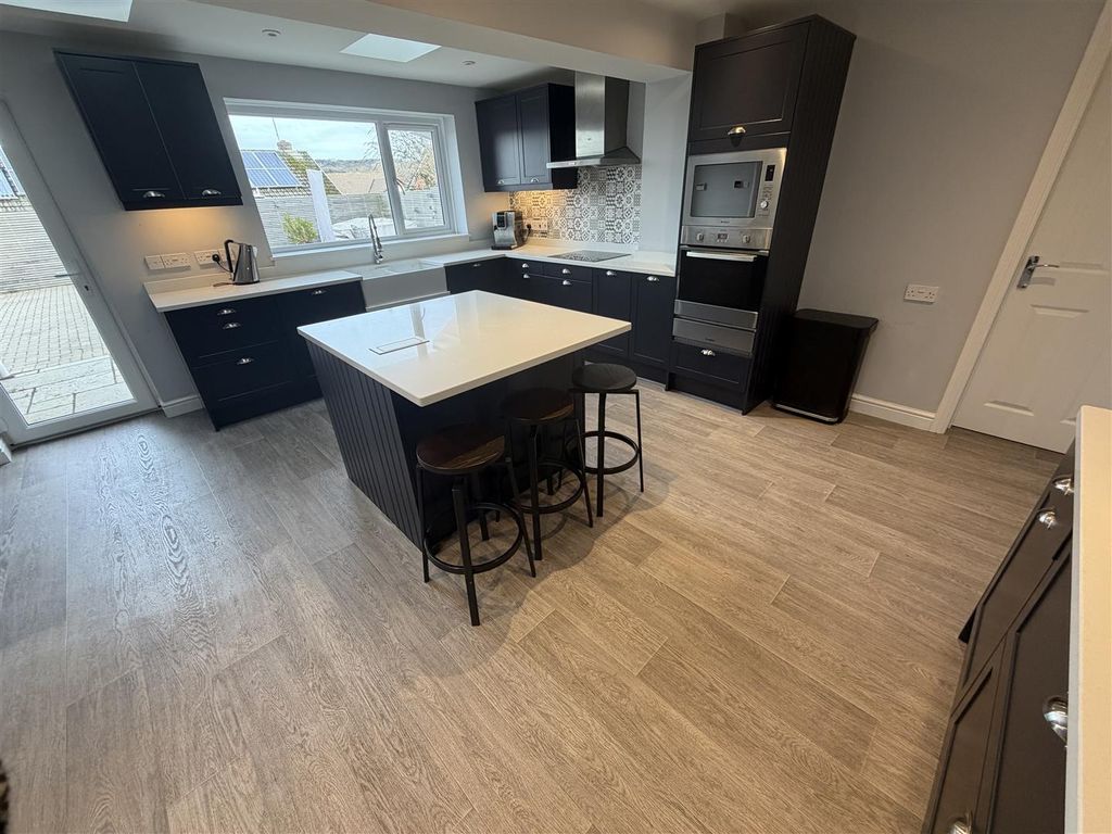 Property photo 2 of 30