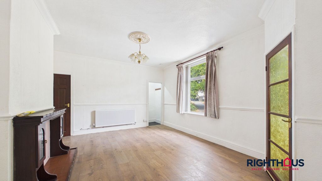 Property photo 2 of 9