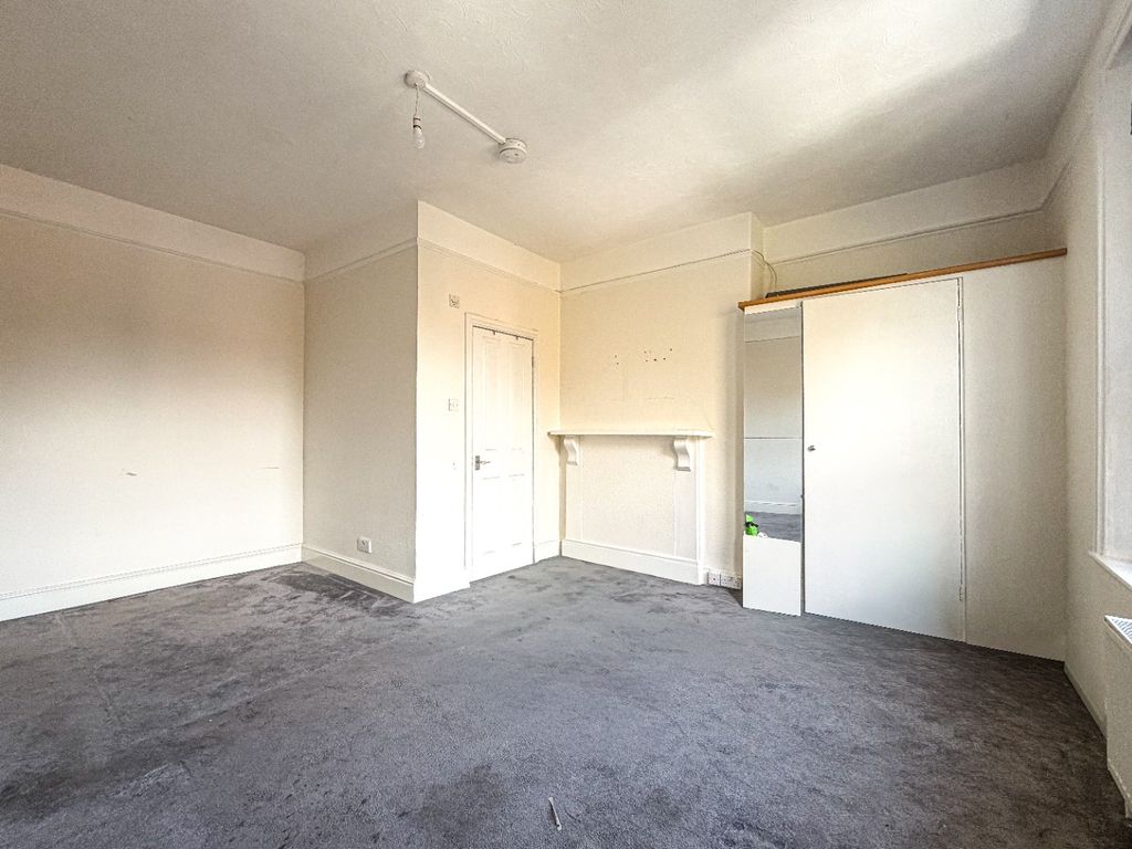 Property photo 3 of 5 6204443