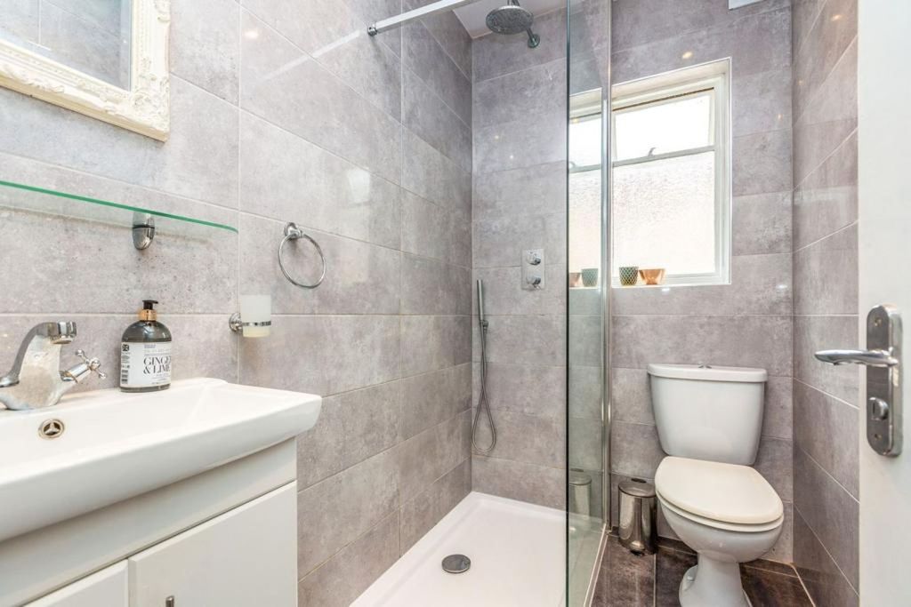 Property photo 2 of 4 Shower Room