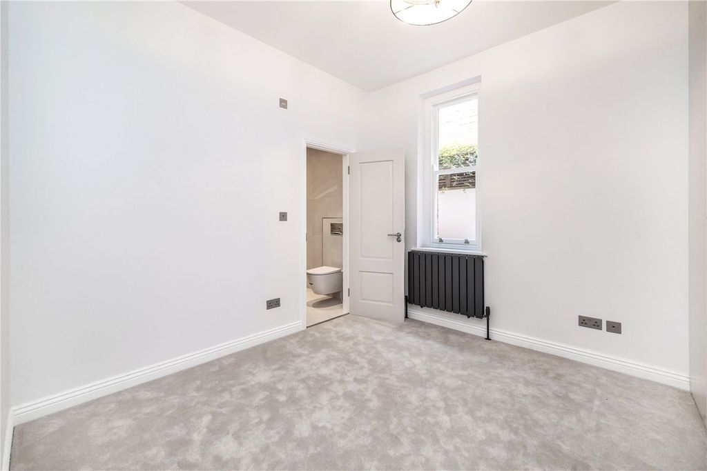 Property photo 3 of 21