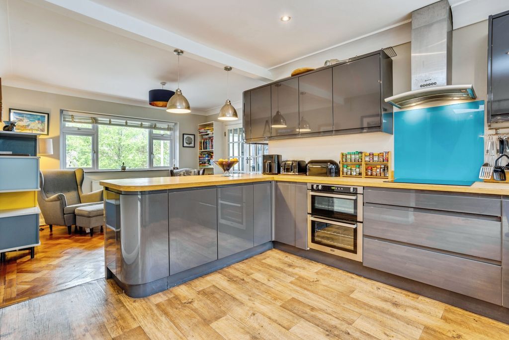 Property photo 1 of 30 Kitchen/Diner
