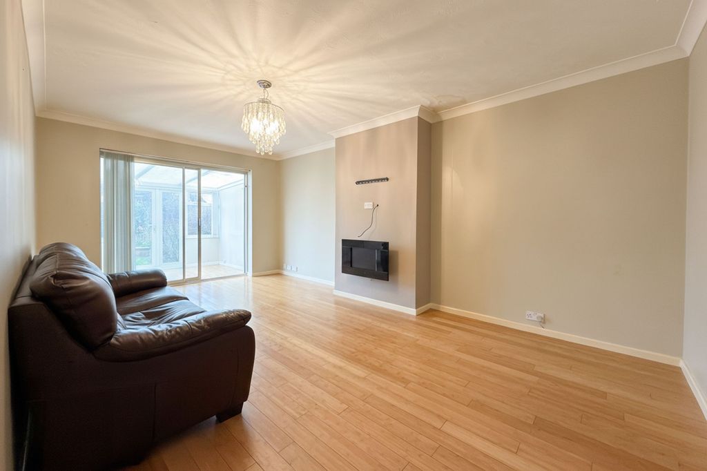 Property photo 1 of 12 Lounge