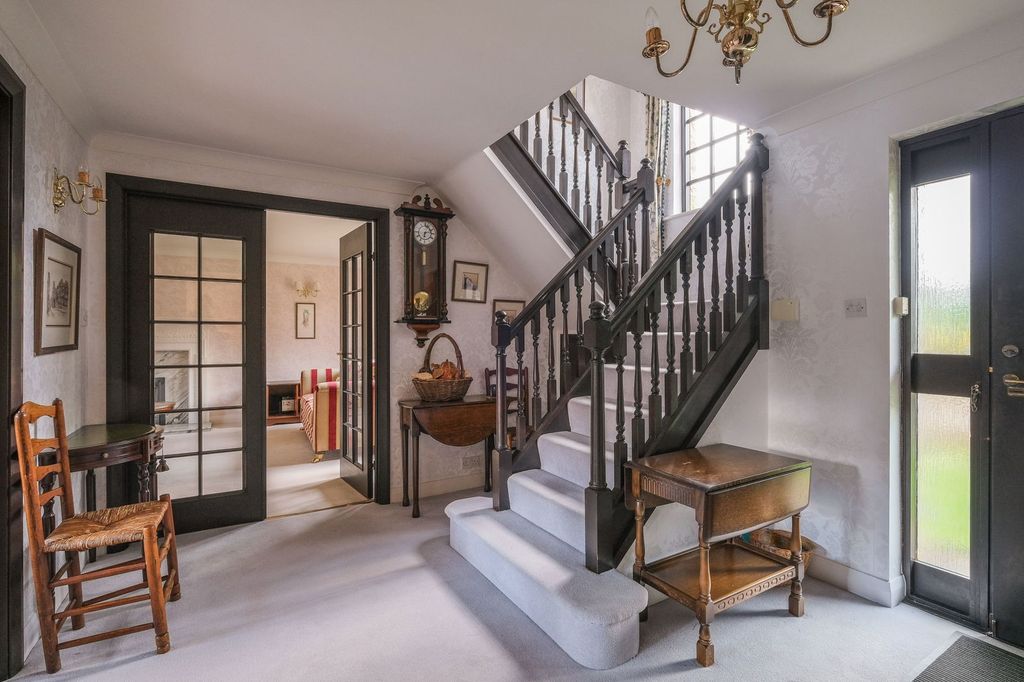 Property photo 2 of 28