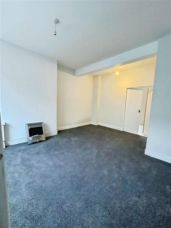 Property photo 3 of 7 Lounge
