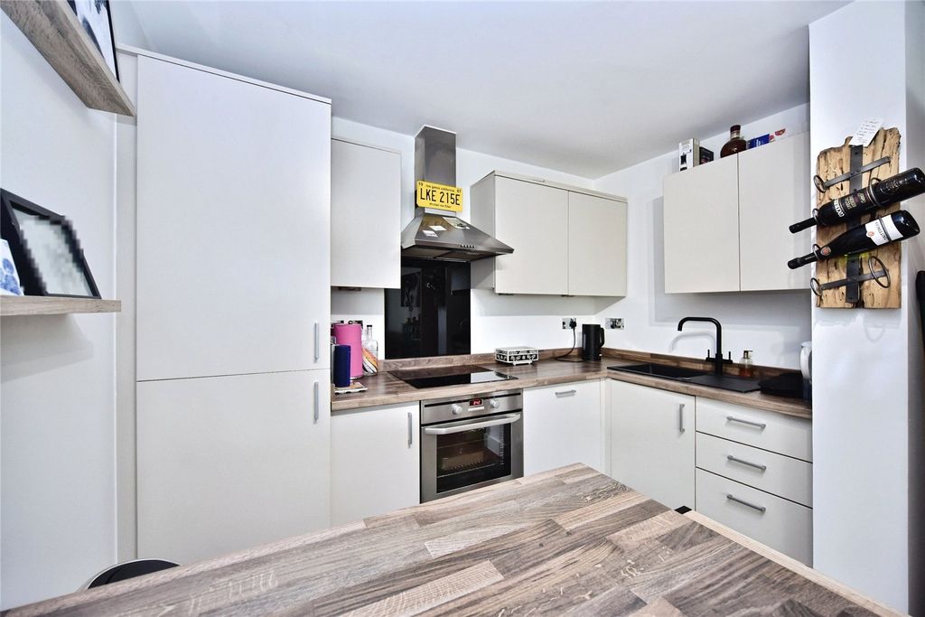 Property photo 3 of 14 Kitchen