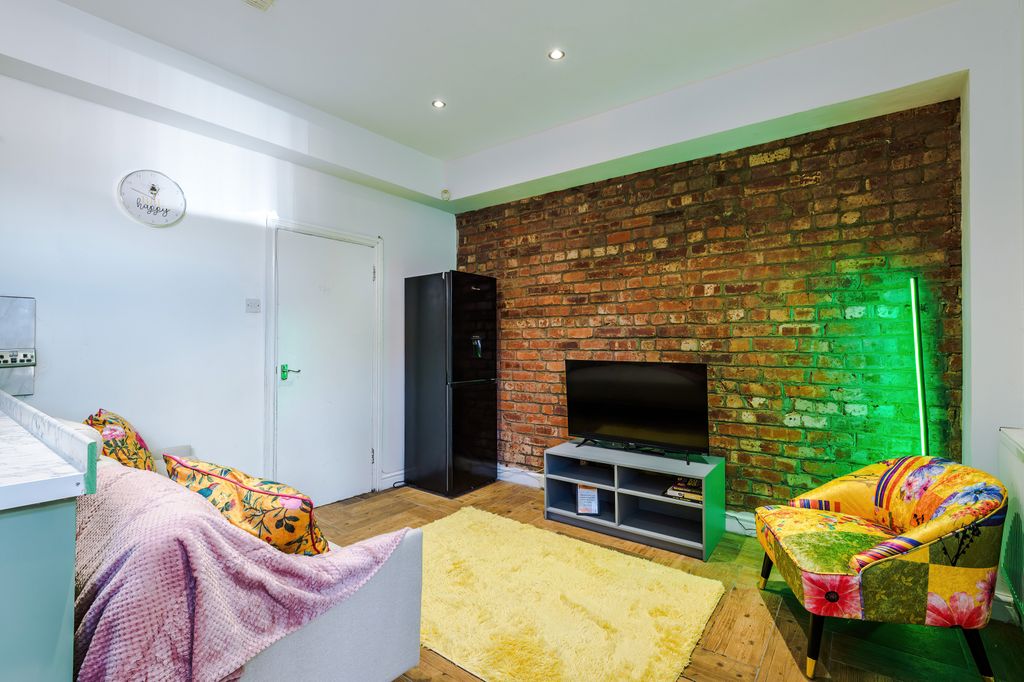 Property photo 2 of 28 Gallery