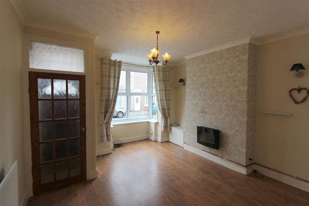 Property photo 2 of 6 Lounge