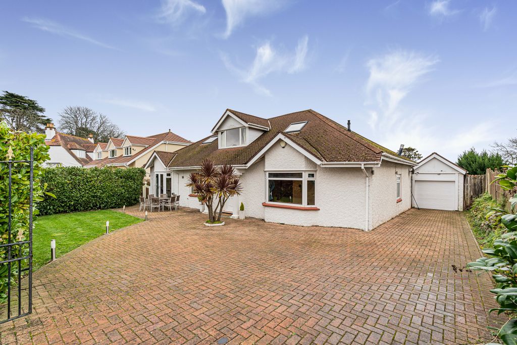 Property photo 2 of 28