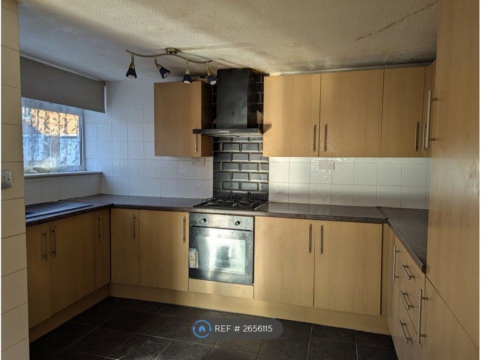 Property photo 1 of 11 Kitchen