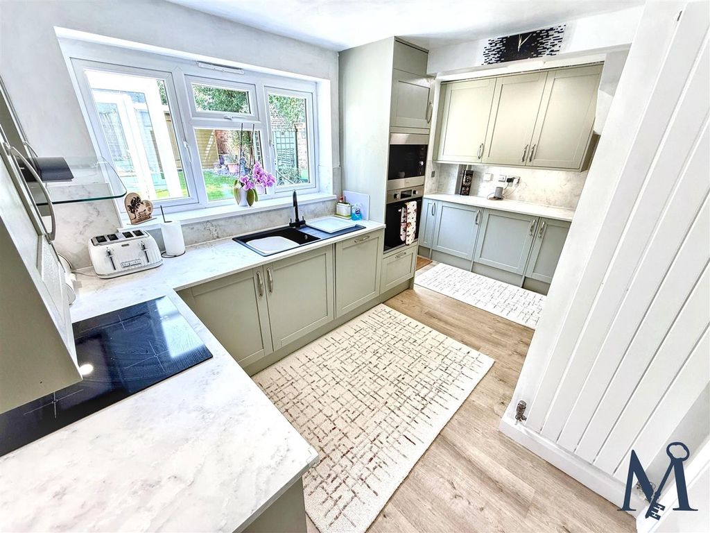 Property photo 3 of 24 Kitchen