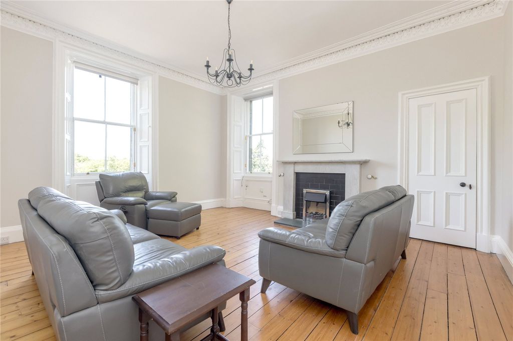 Property photo 2 of 19 Sitting Room