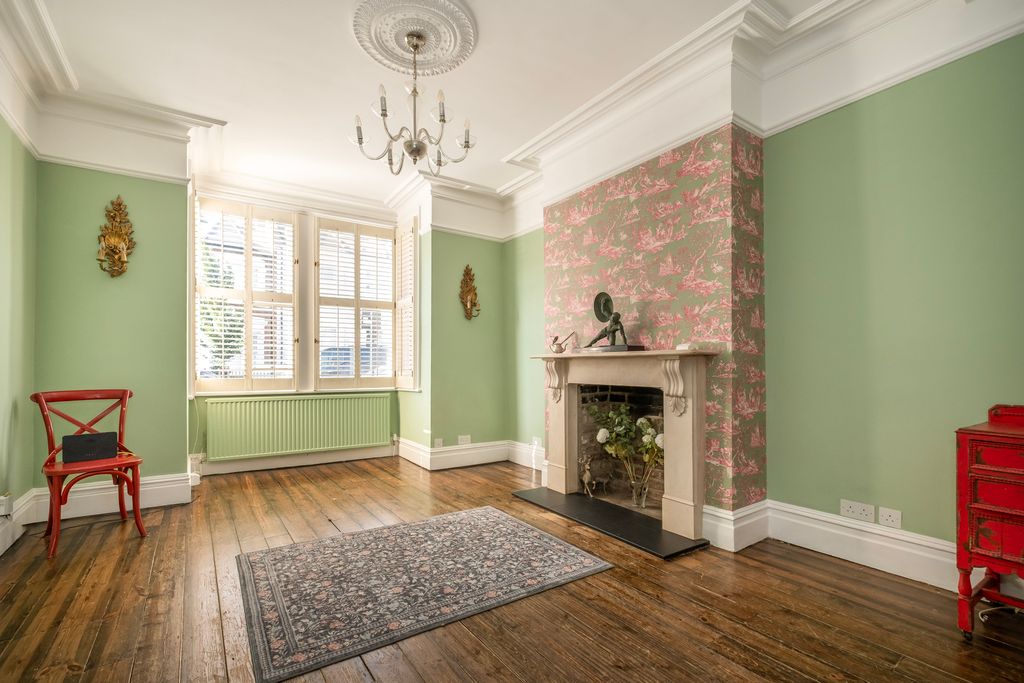 Property photo 2 of 13