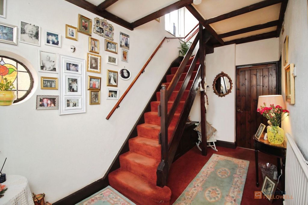 Property photo 2 of 21