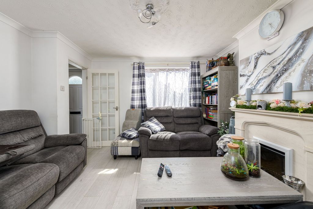 Property photo 3 of 20