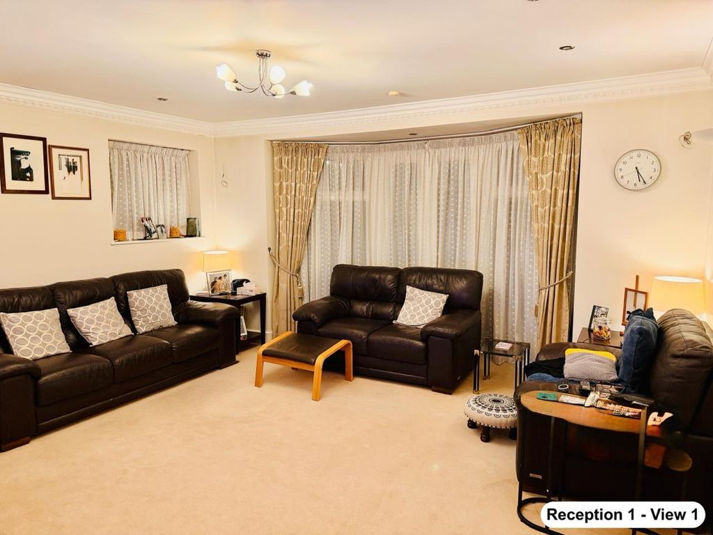 Property photo 2 of 20