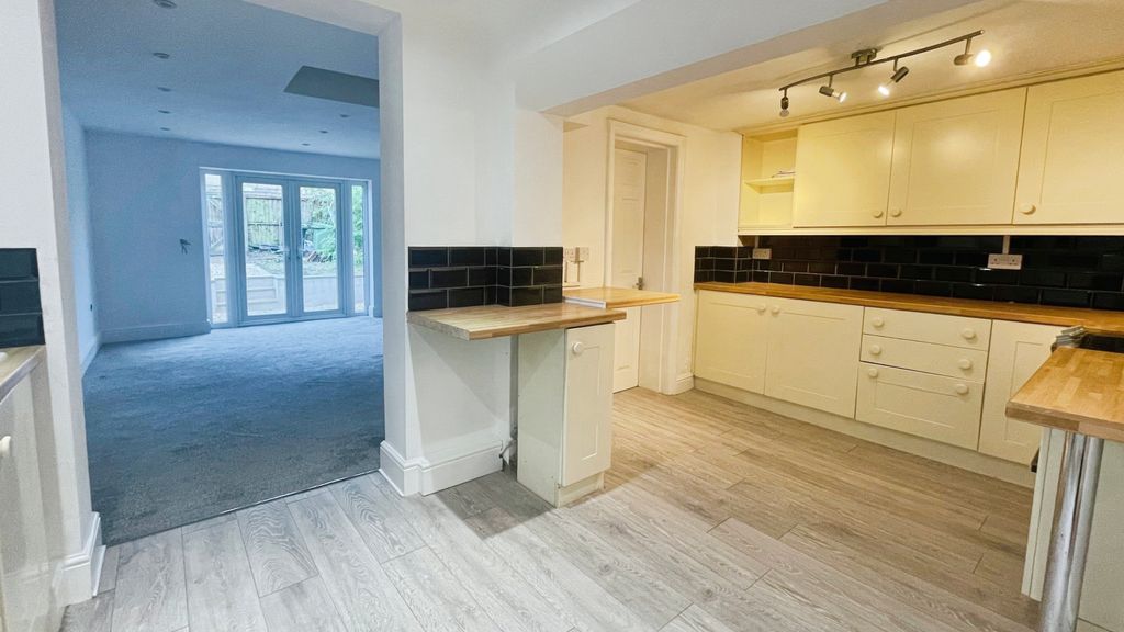 Property photo 3 of 13 Kitchen