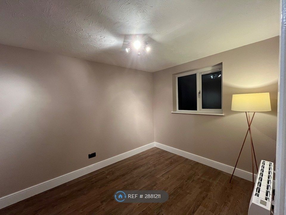 Property photo 2 of 8 Bedroom