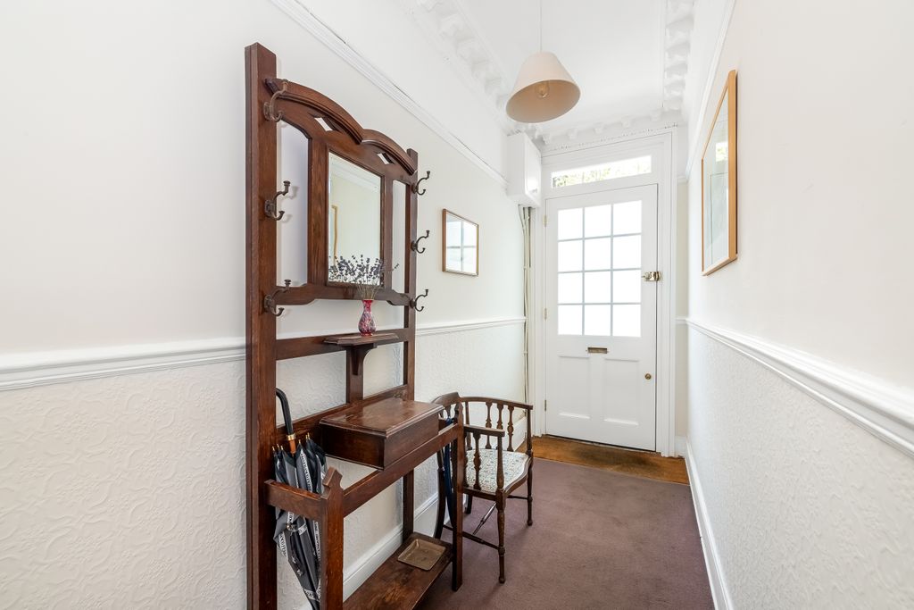 Property photo 3 of 18 Hallway