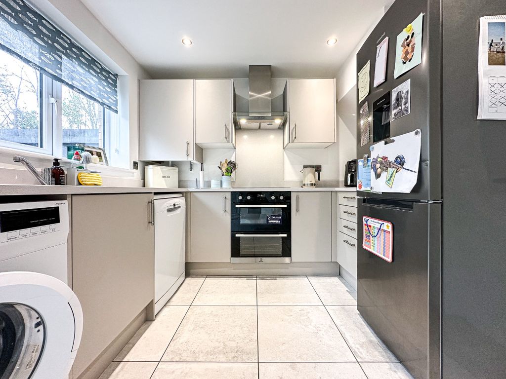 Property photo 3 of 17 6102536