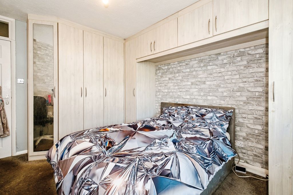 Property photo 3 of 11 Pbox-Img.Jpg