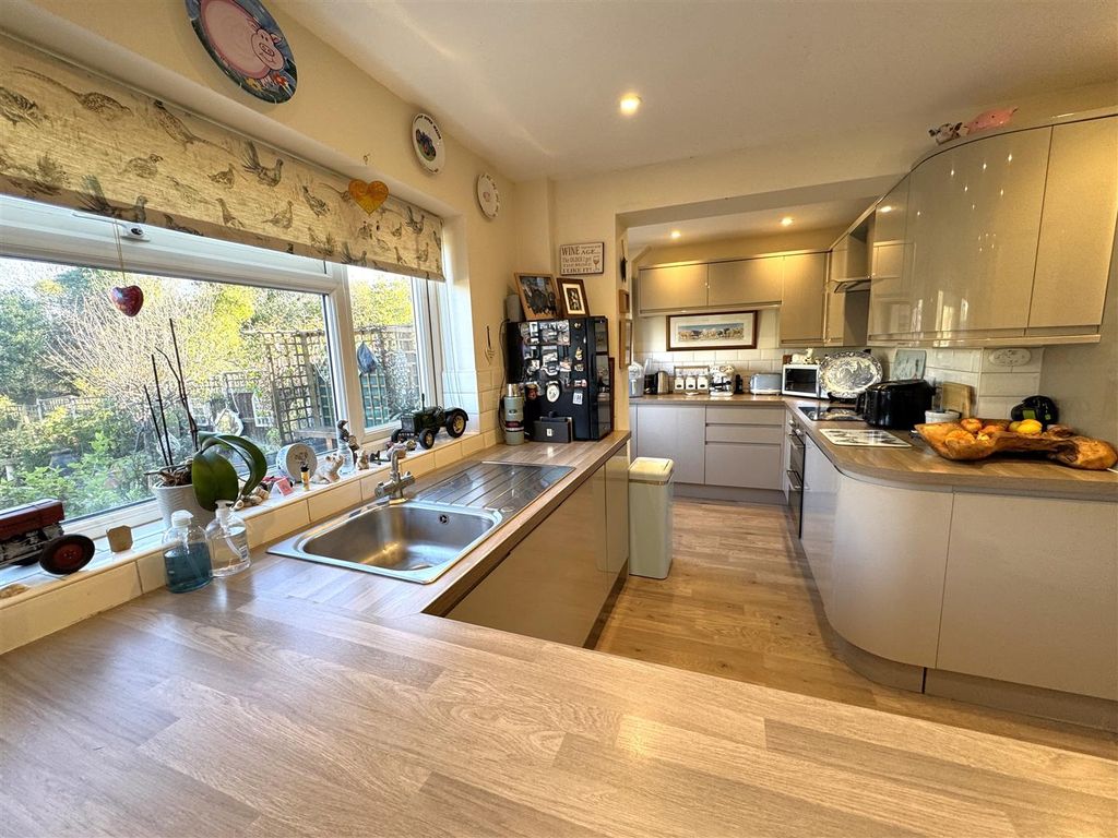 Property photo 3 of 24