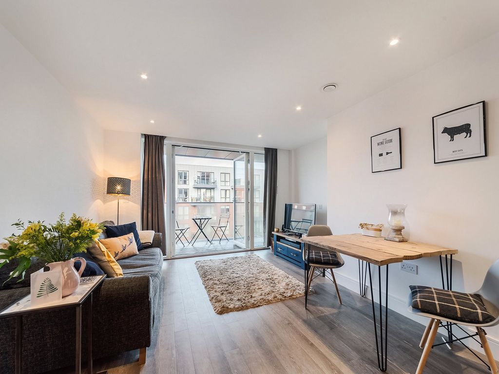 Property photo 2 of 10 Gaumont Place