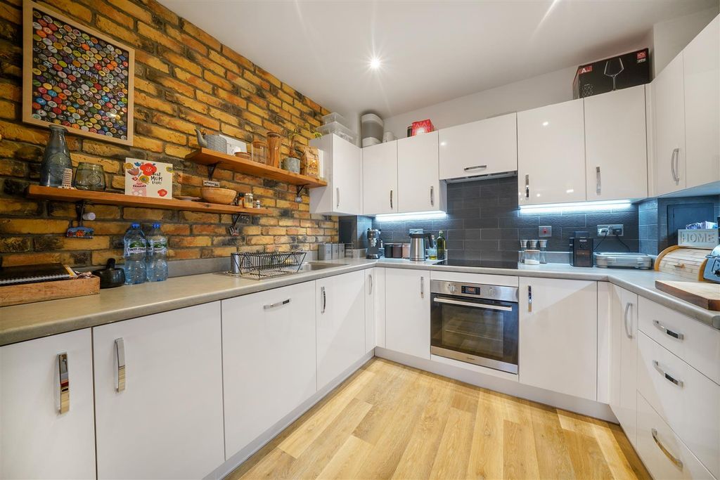 Property photo 3 of 9 48 Goshawk Court, Ridding Lane - 3Ngw1Wcneomwdwzsz