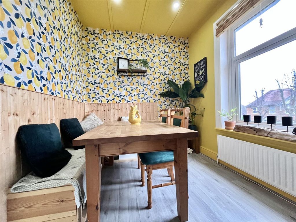 Property photo 3 of 28