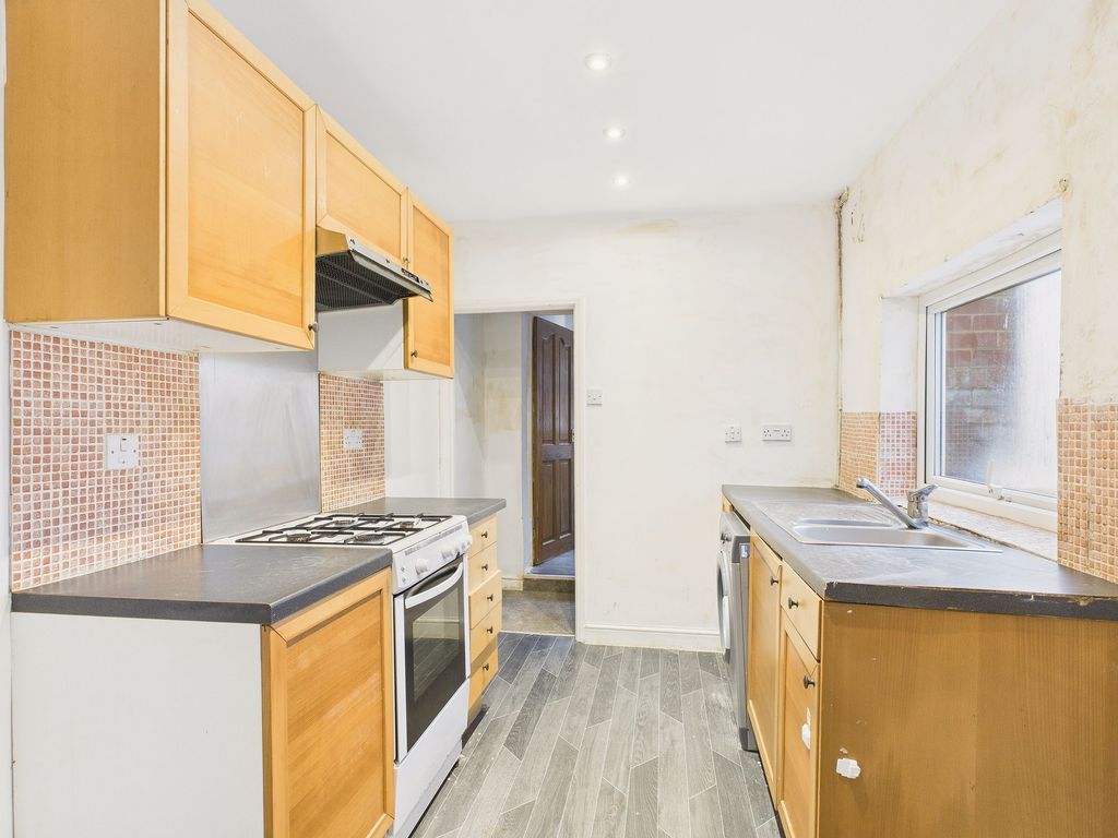 Property photo 3 of 8 Kitchen