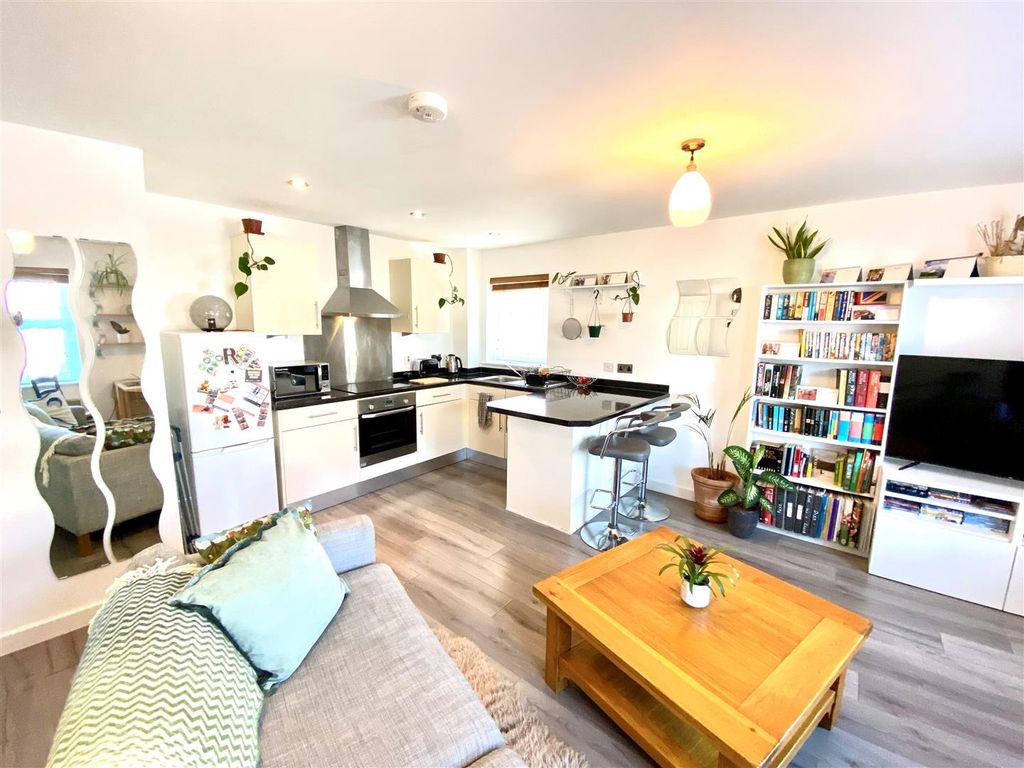 Property photo 1 of 8 Kl Flat 1.Jpg