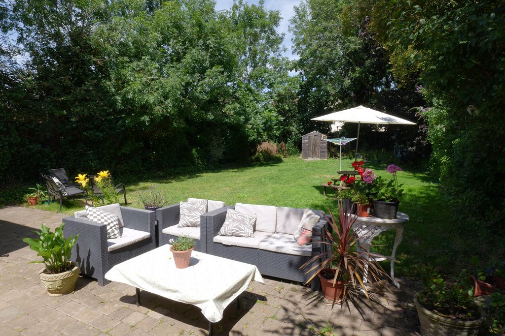 Property photo 2 of 23