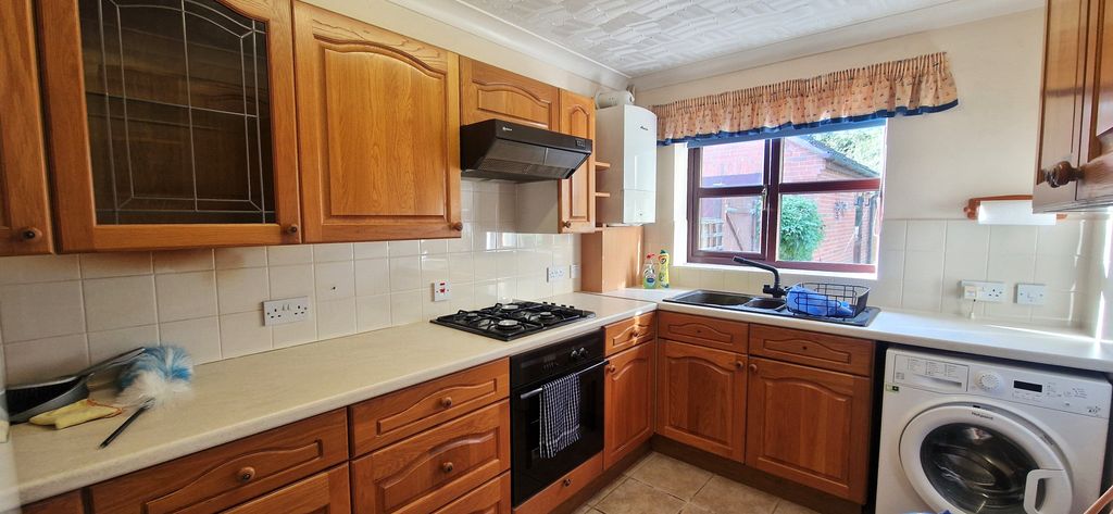 Property photo 2 of 10 Kitchen