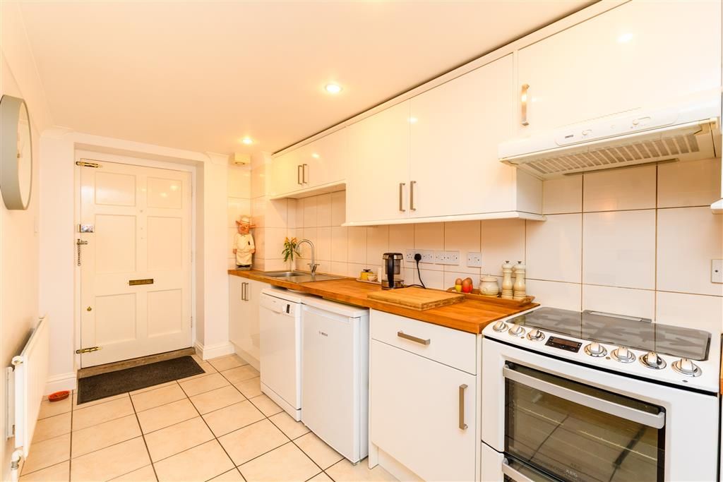 Property photo 3 of 8 Kitchen